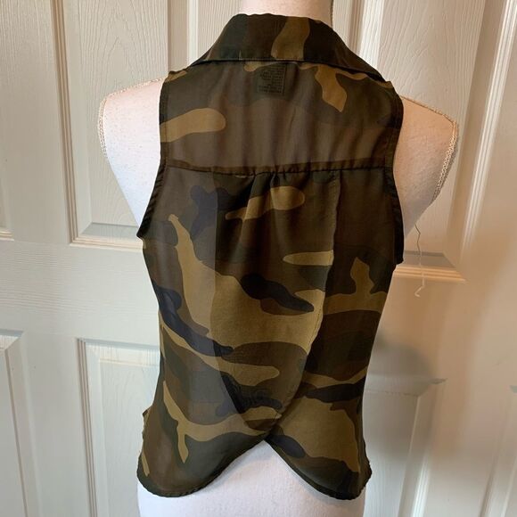 🎄Prototype Camo Buttondown Wrap-back Blouse - Picture 3 of 7